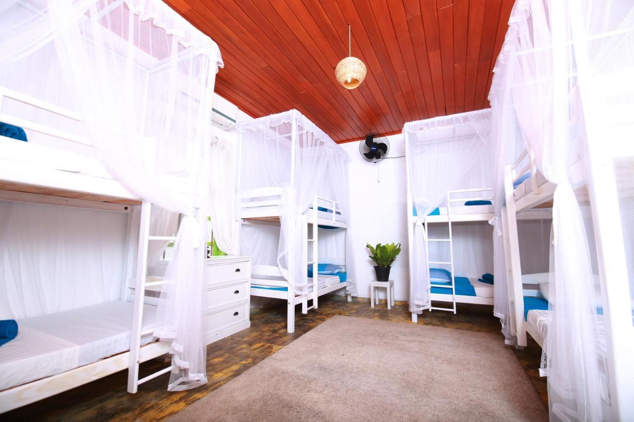 Bluefin Adventure And Deep Sea Fishing Hostel Hikkaduwa Exterior foto